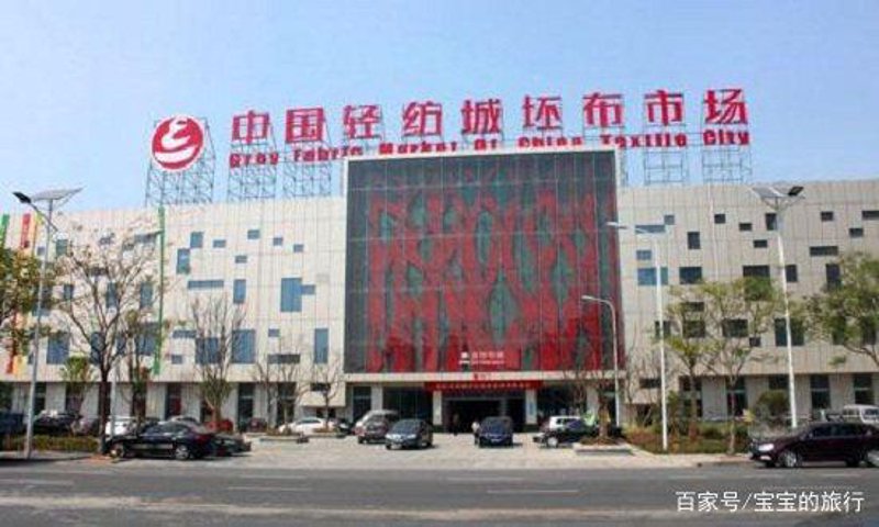 云纹纱是一种独特的织物，它结合了传统与现代的设计理念。那么，云纹纱究竟是怎样的一种面料？让我们一起来探讨一下。